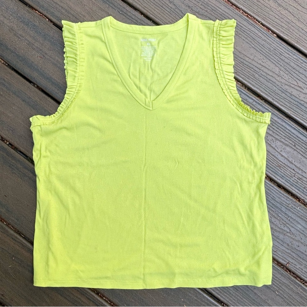 💚 Nine West Ribbed Ruffle Tank NWOT 💚 - Picture 4 of 10